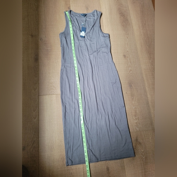 Simple Dress - Picture 5 of 8